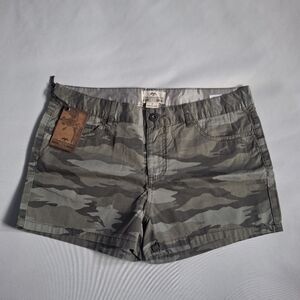 Commander Riggs ‎ twill short women's Green Camo size 2